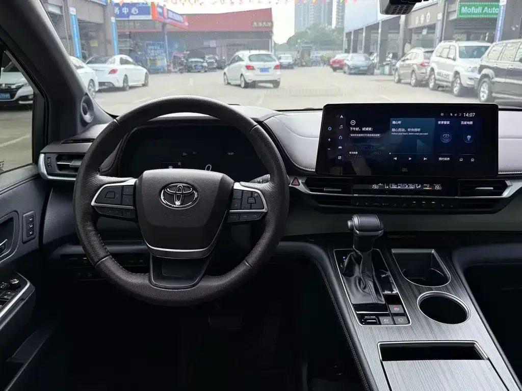 Toyota Granvia — фото 5