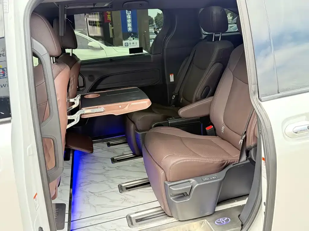 Toyota Granvia — фото 9