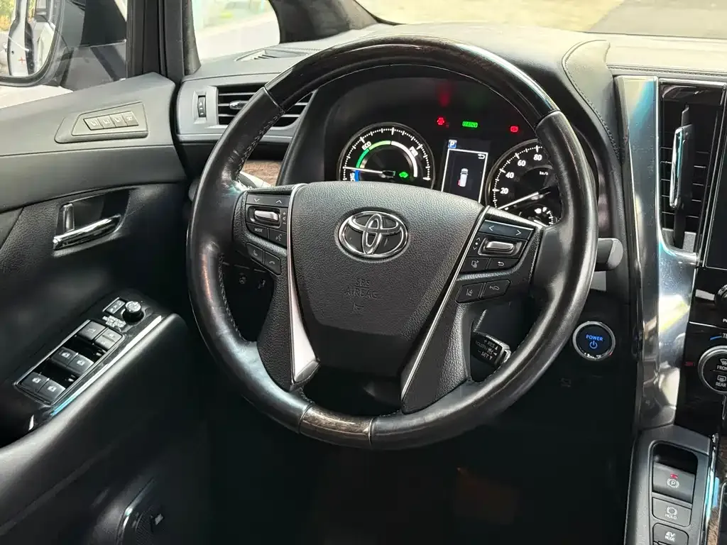 Toyota Alphard — фото 3
