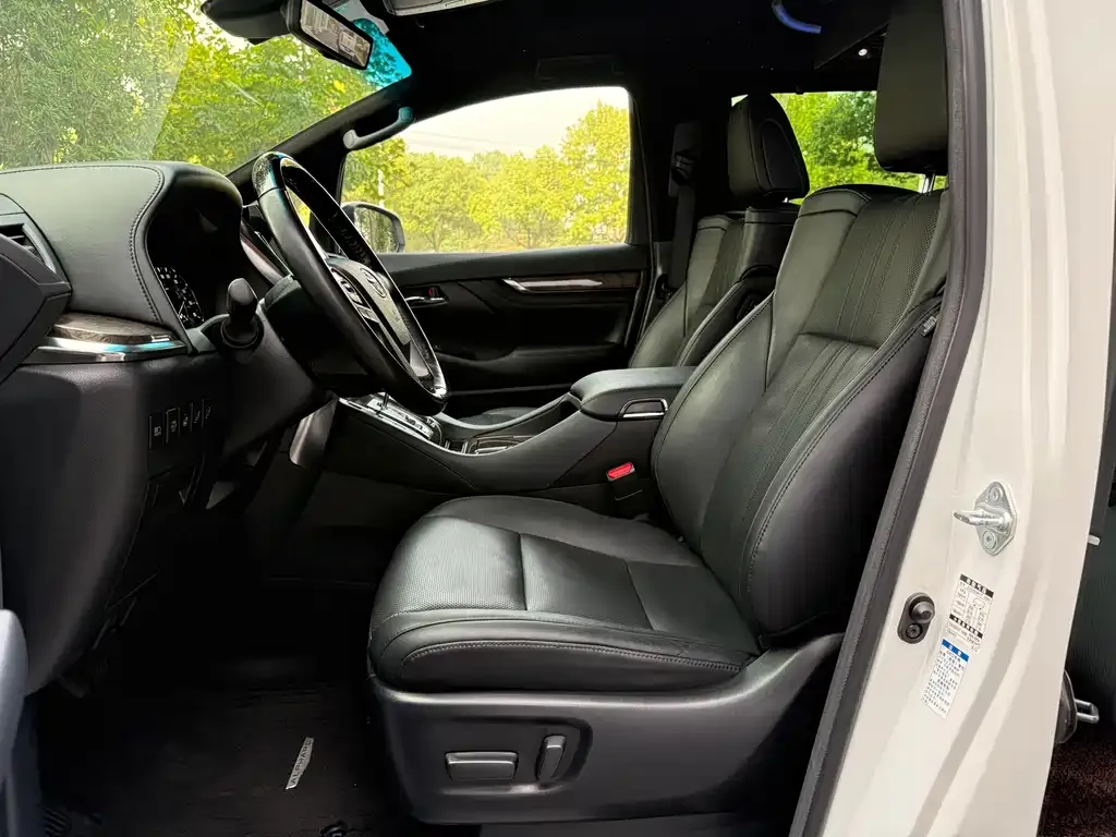Toyota Alphard — фото 5