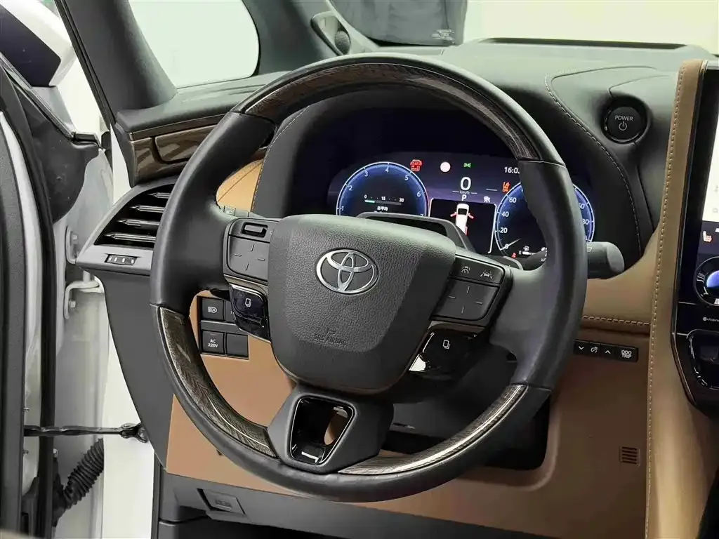 Toyota Alphard — фото 7