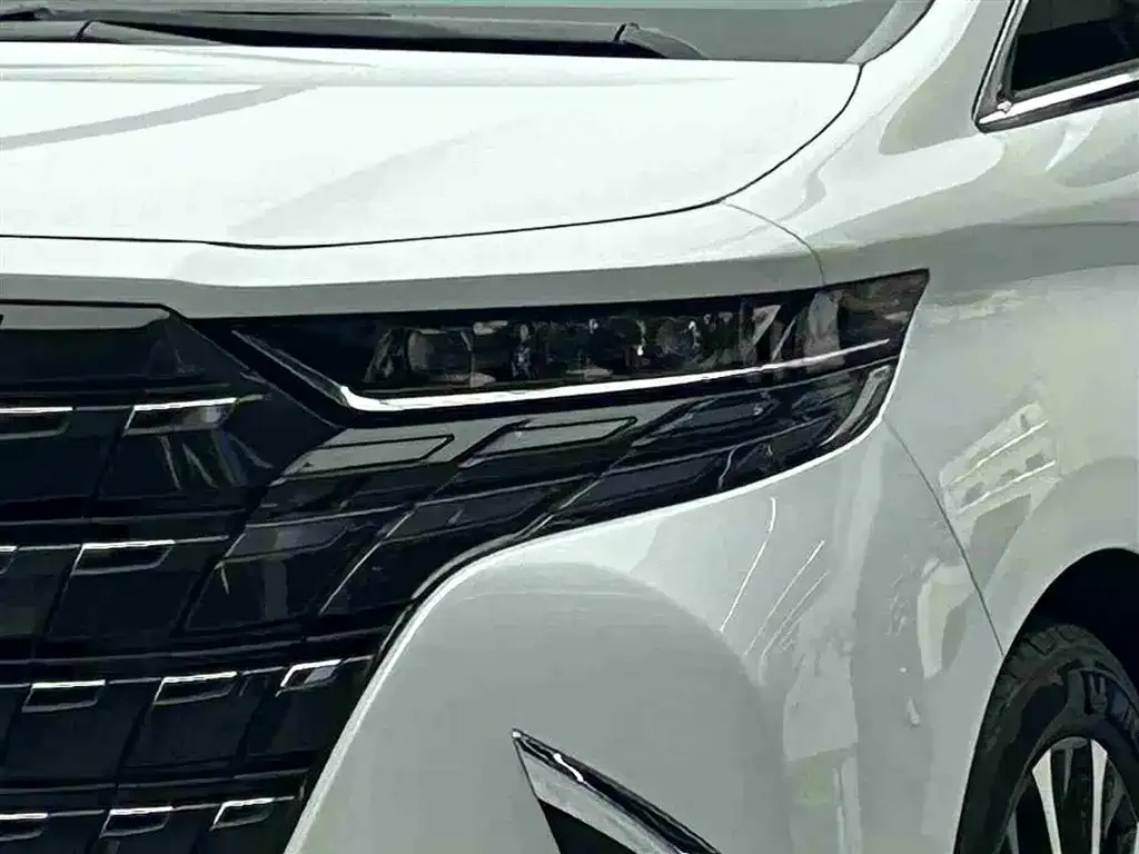Toyota Alphard — фото 5