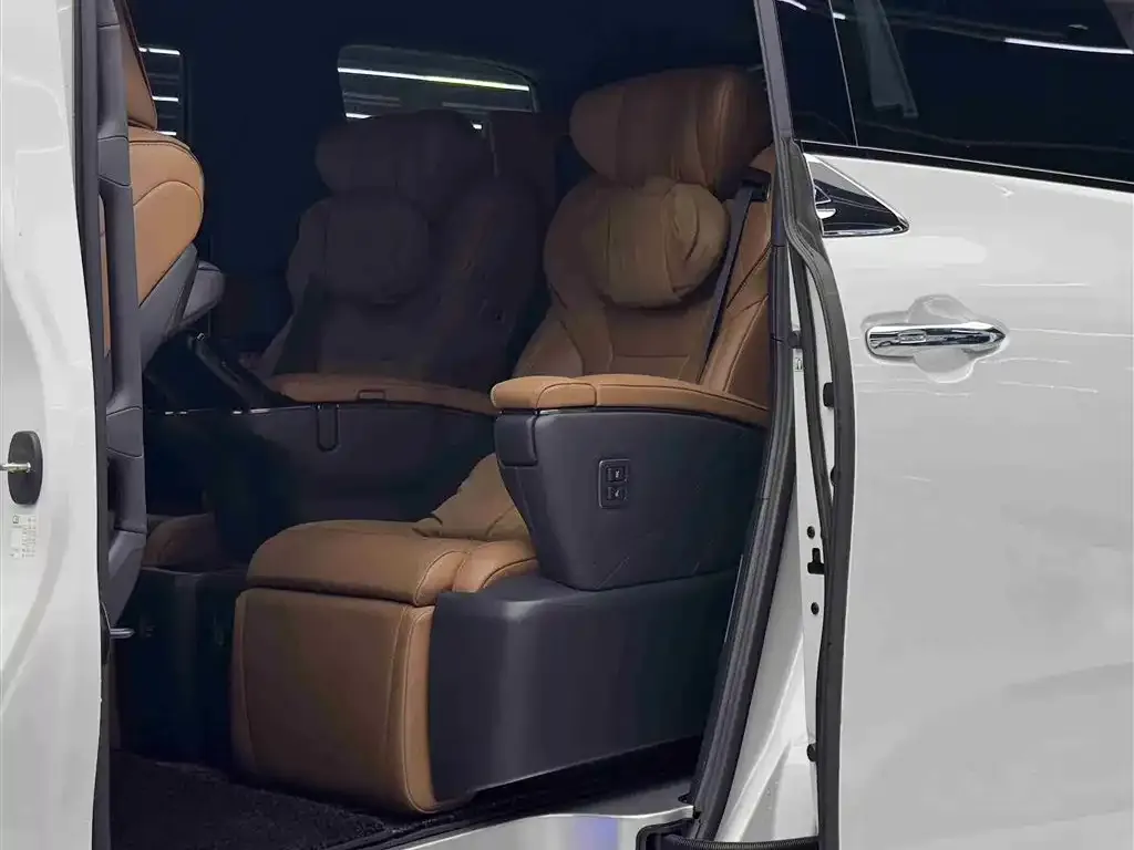 Toyota Alphard — фото 3