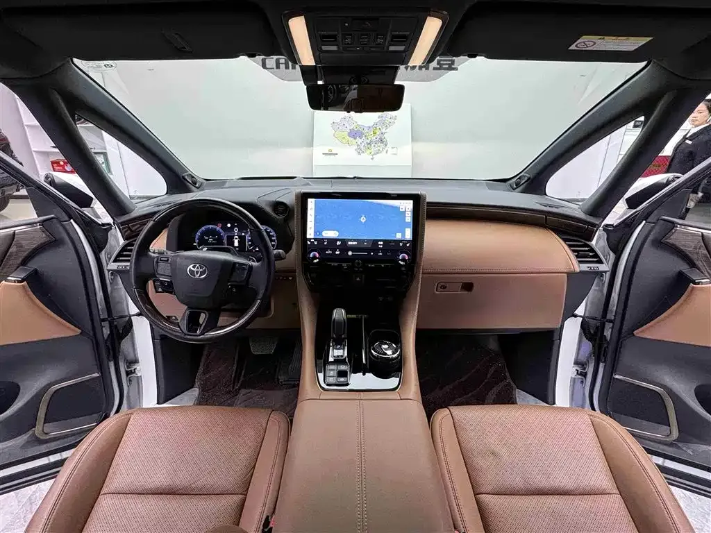 Toyota Alphard — фото 10