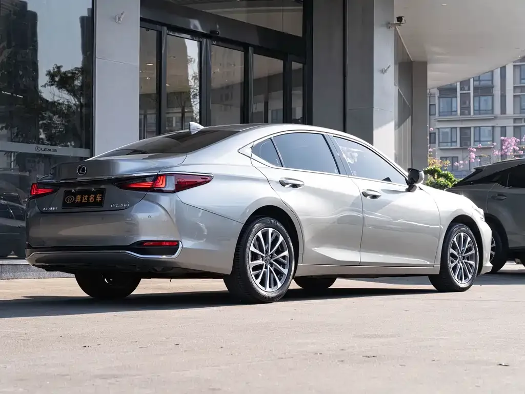 Lexus ES — фото 10