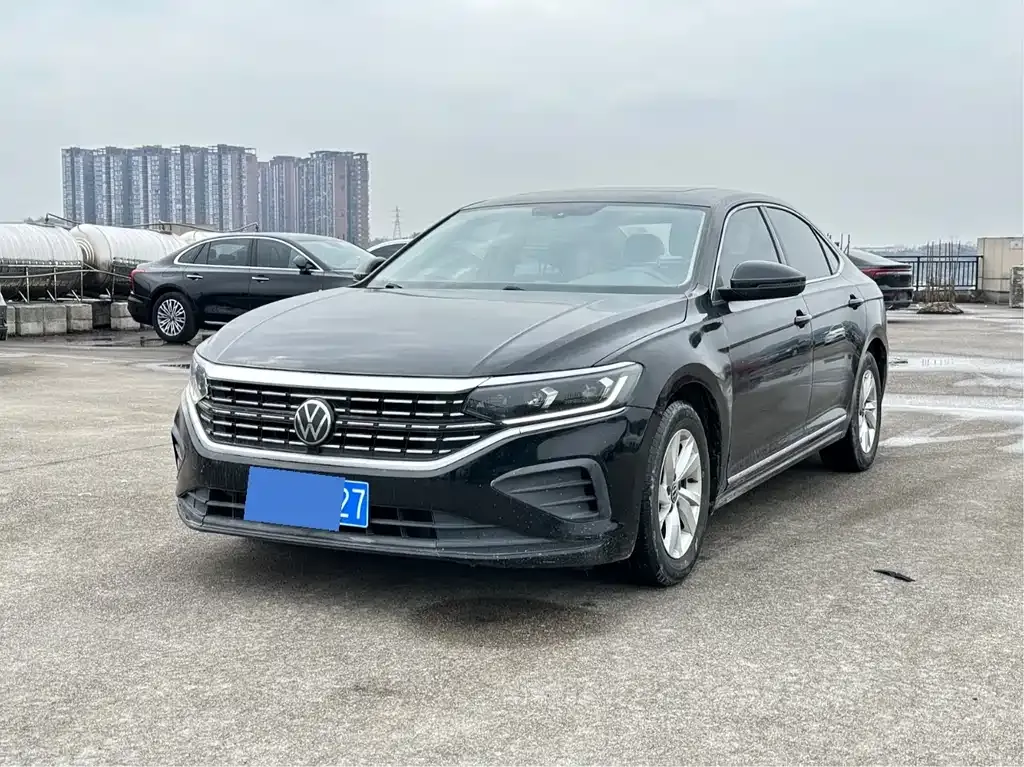 Volkswagen Passat — фото 1