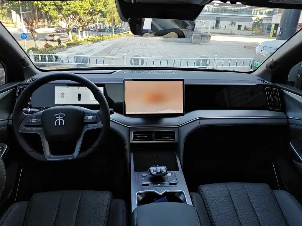 BYD L DM-i — фото 3