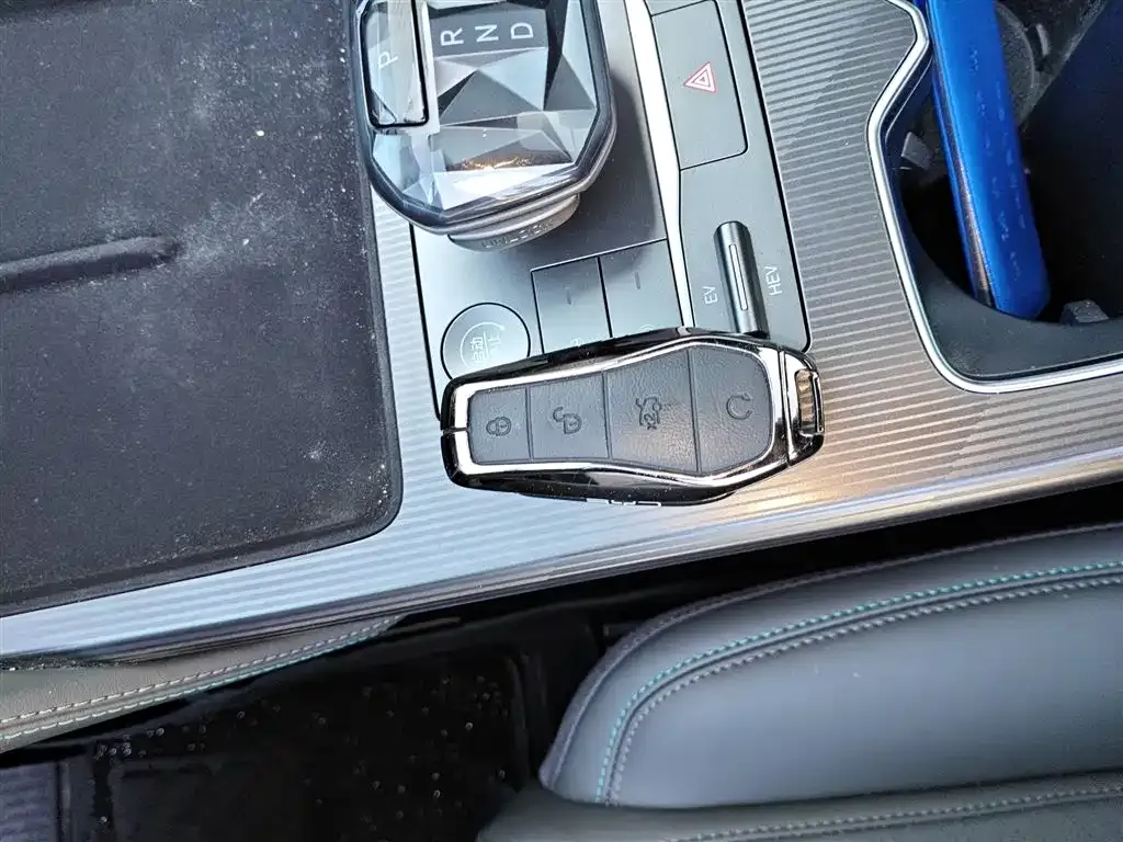 BYD L DM-i — фото 8