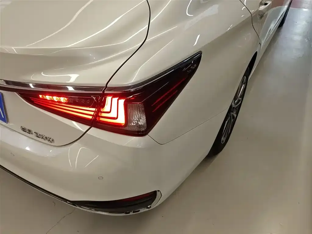 Lexus ES 2024 из CN, фото 4