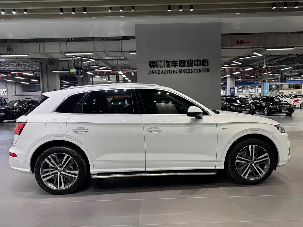 Audi Q5L 2021 из CN, фото 5