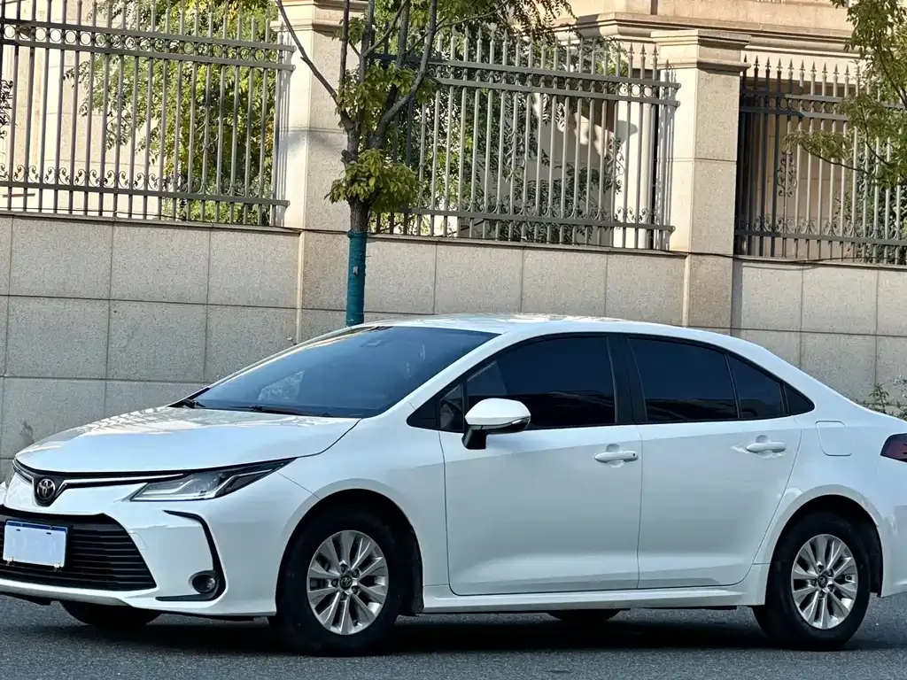 Toyota Corolla 2023 из CN, фото 1