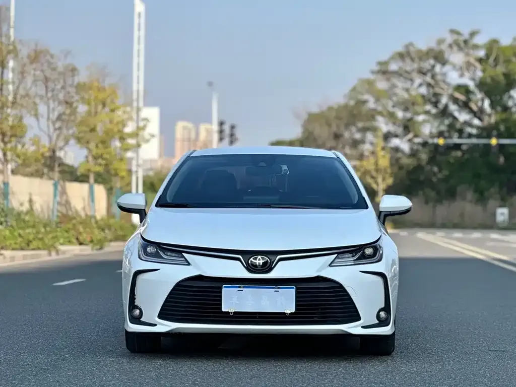 Toyota Corolla 2023 из CN, фото 2