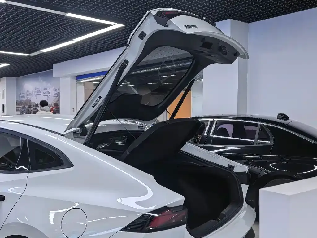 Changan UNI-V 2024 из CN, фото 4