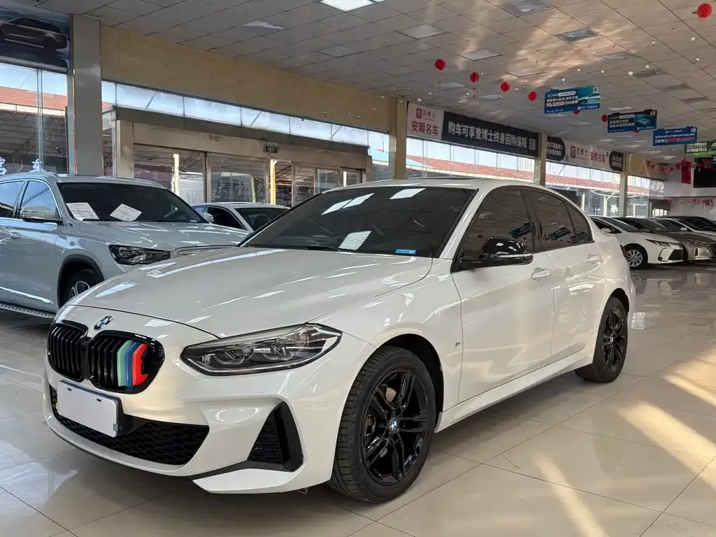 BMW 1 Series 2022 из CN, фото 1