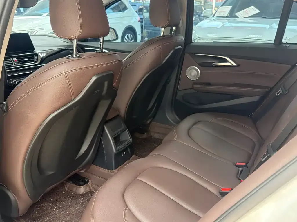 BMW 1 Series 2022 из CN, фото 2