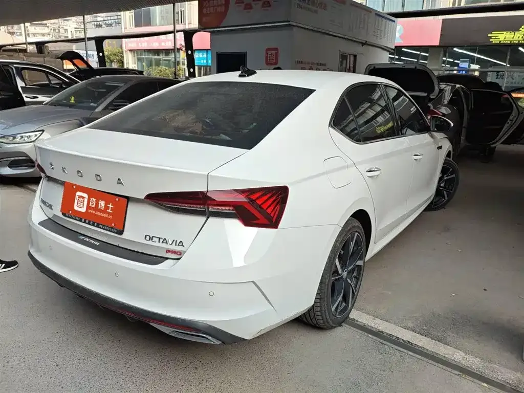 Skoda Octavia — фото 10
