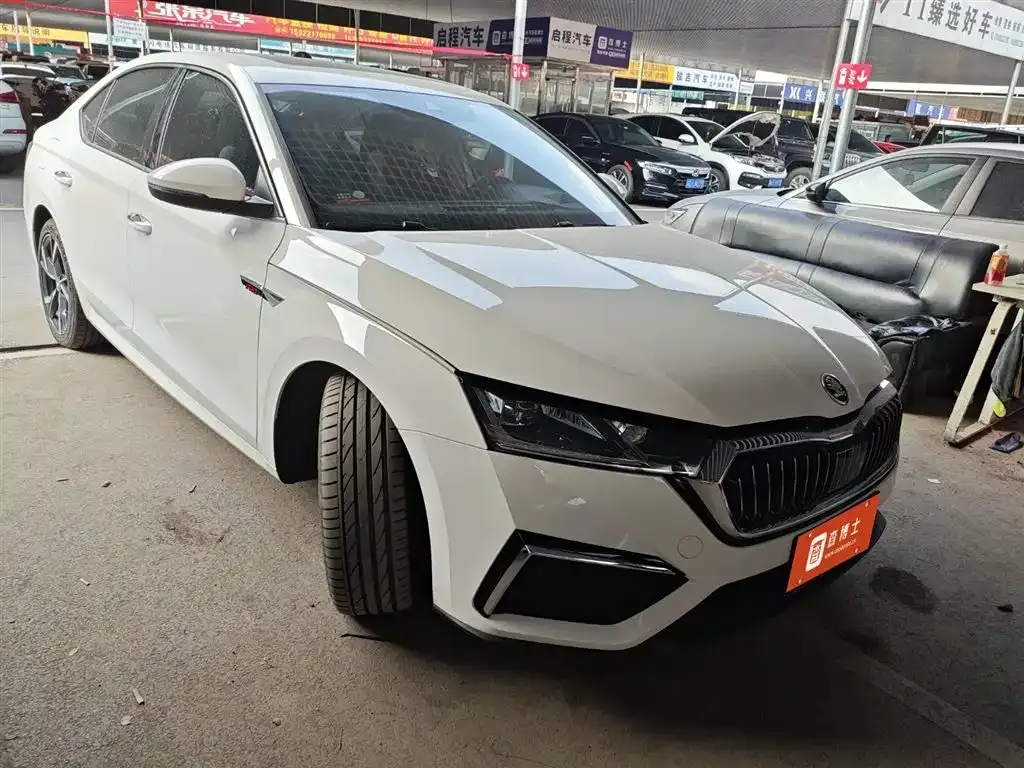 Skoda Octavia — фото 7