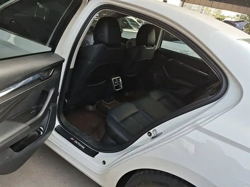 Skoda Octavia — фото 6