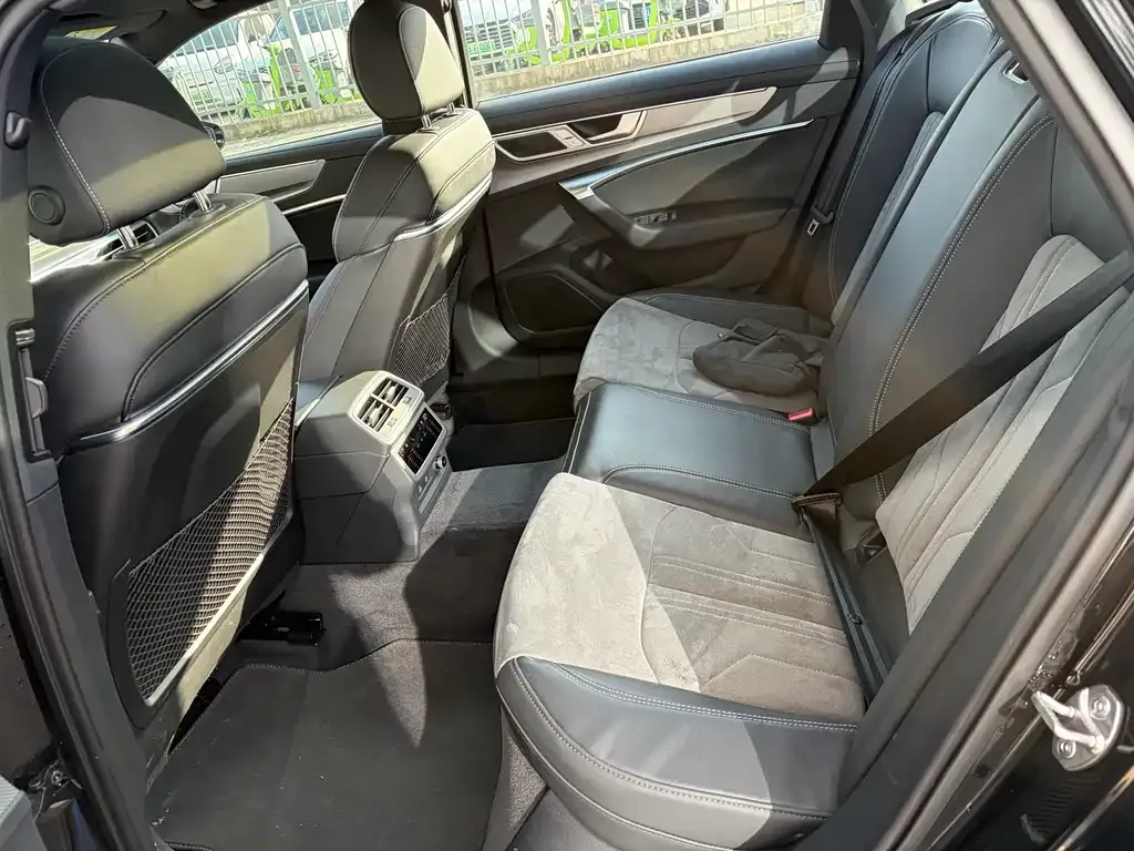 Audi A6L 2024 из CN, фото 2