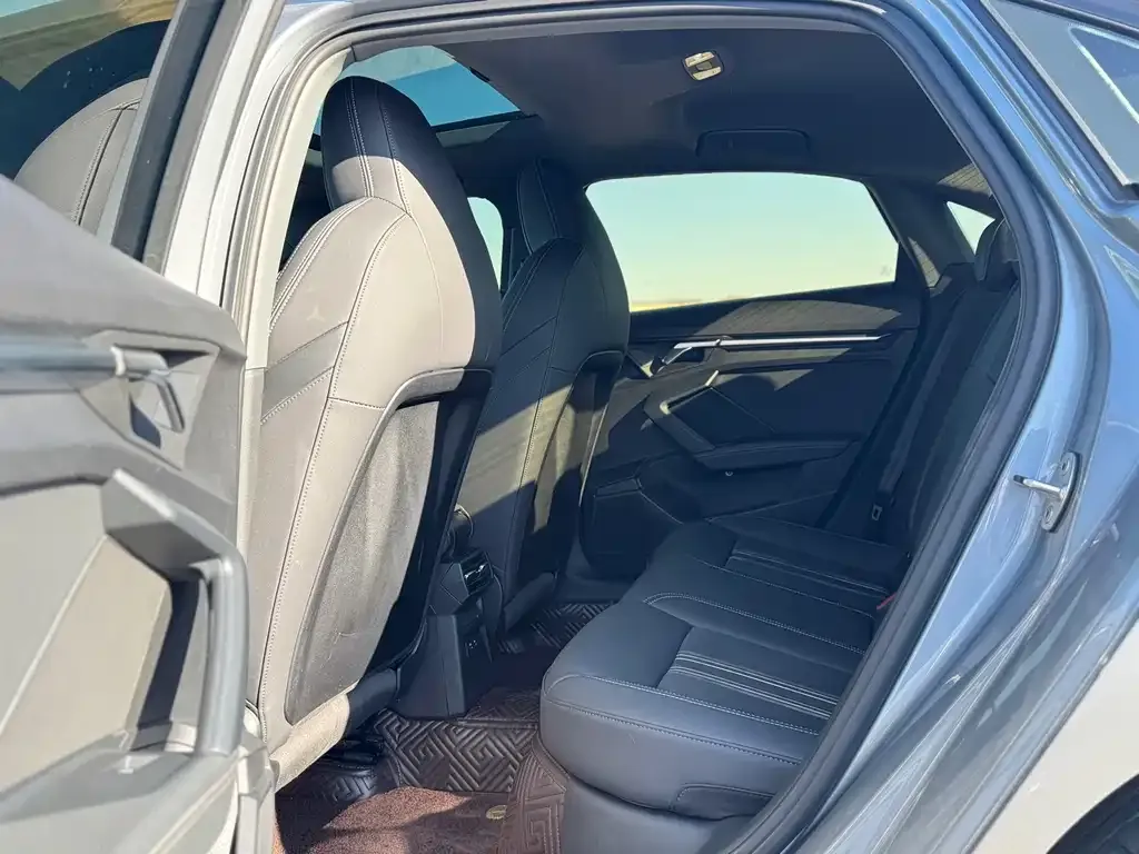 Audi A3 2023 из CN, фото 4