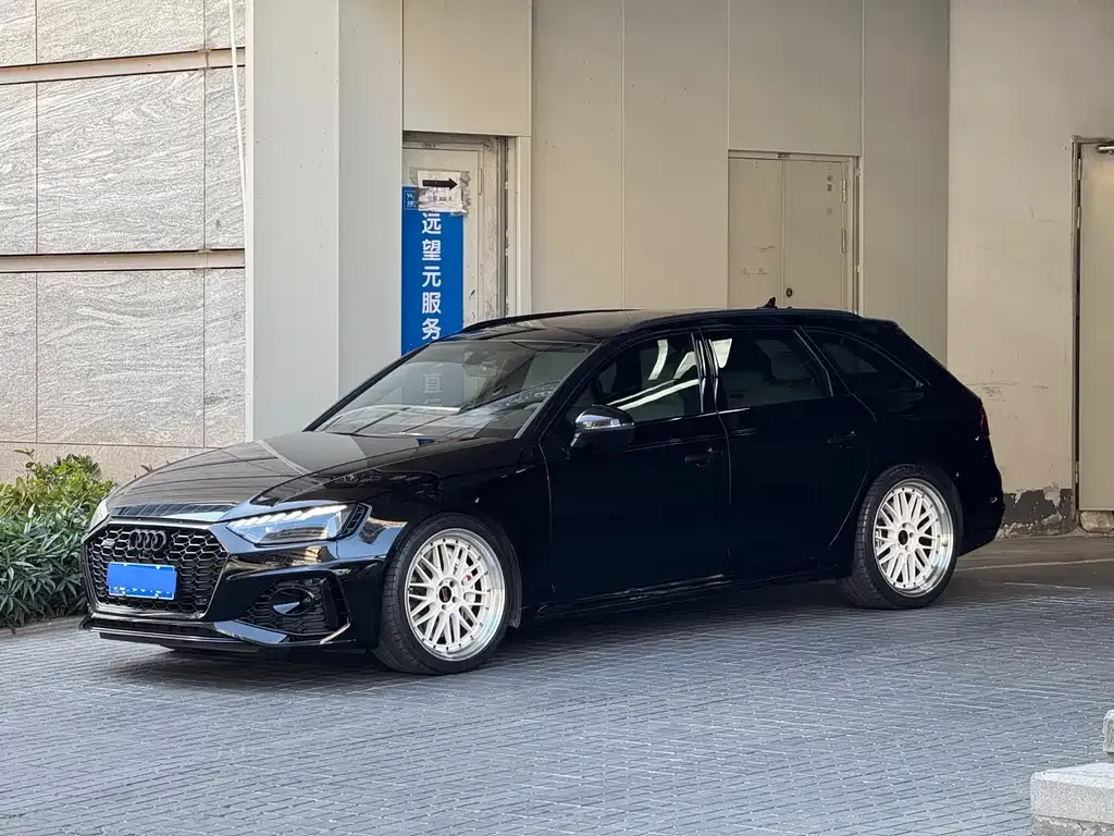 Audi RS 4 — фото 6