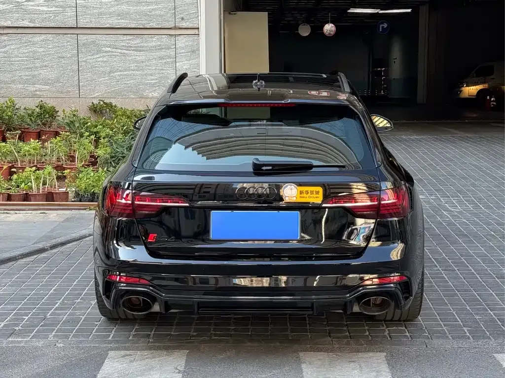 Audi RS 4 — фото 9