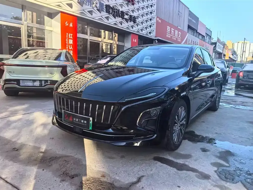Hongqi E-QM5 — фото 1