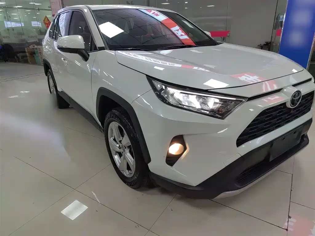 Toyota RAV4 — фото 4