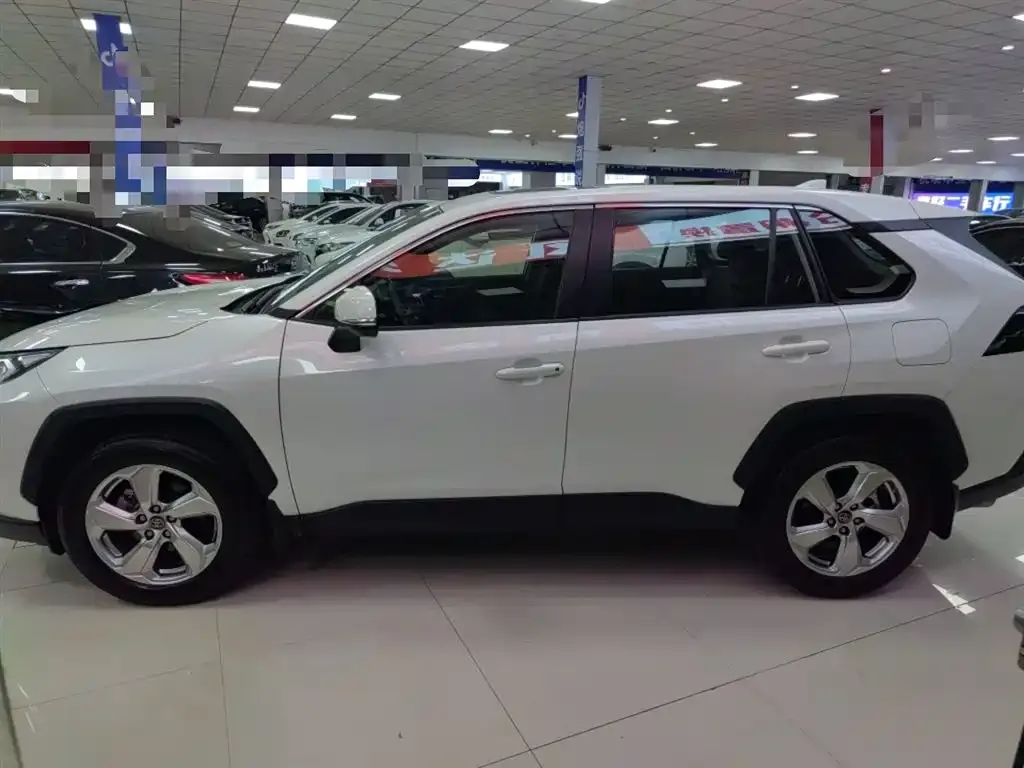 Toyota RAV4 — фото 5