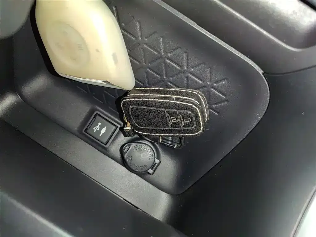 Toyota RAV4 — фото 9