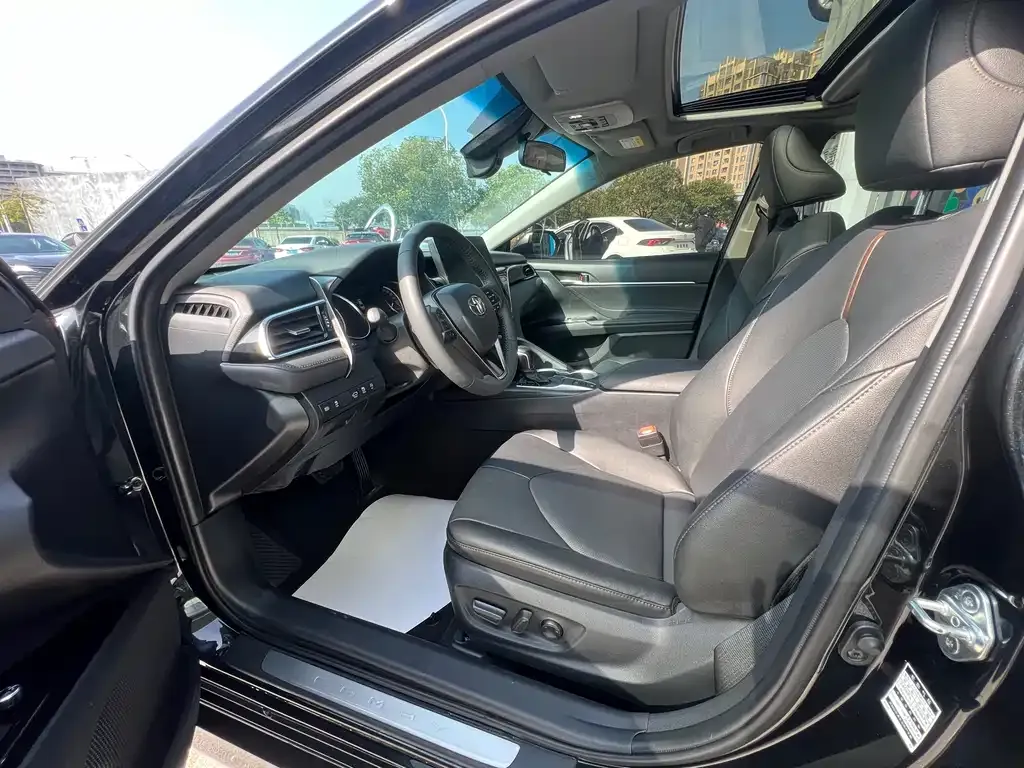 Toyota Camry 2021 из CN, фото 2
