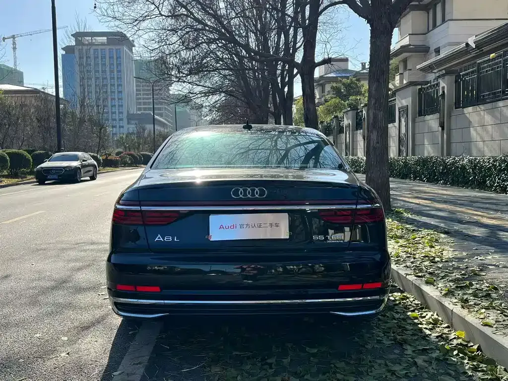 Audi A8 — фото 9