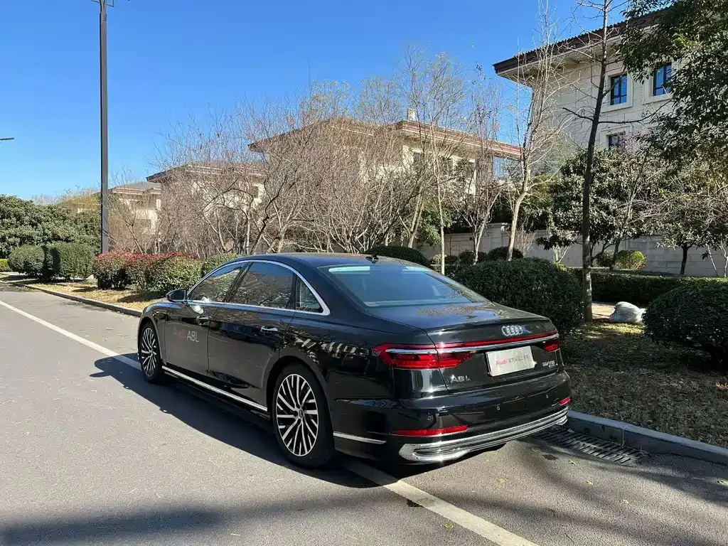 Audi A8 — фото 4