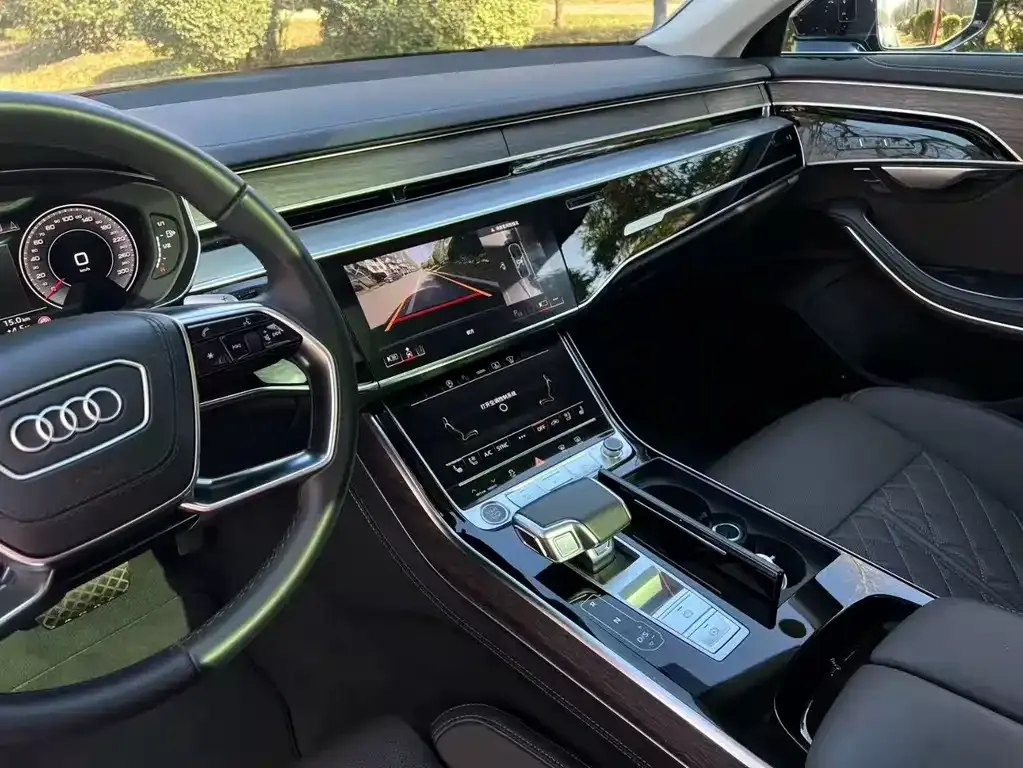 Audi A8 — фото 8