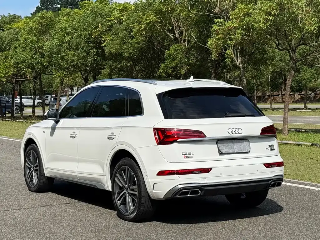 Audi Q5L — фото 5