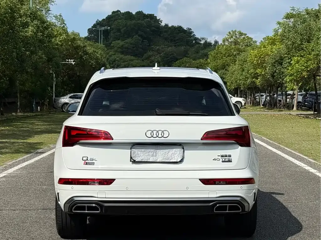 Audi Q5L — фото 6
