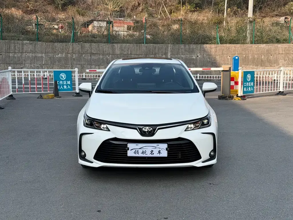 Toyota Corolla — фото 10