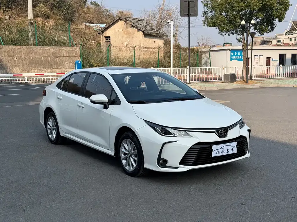 Toyota Corolla — фото 6