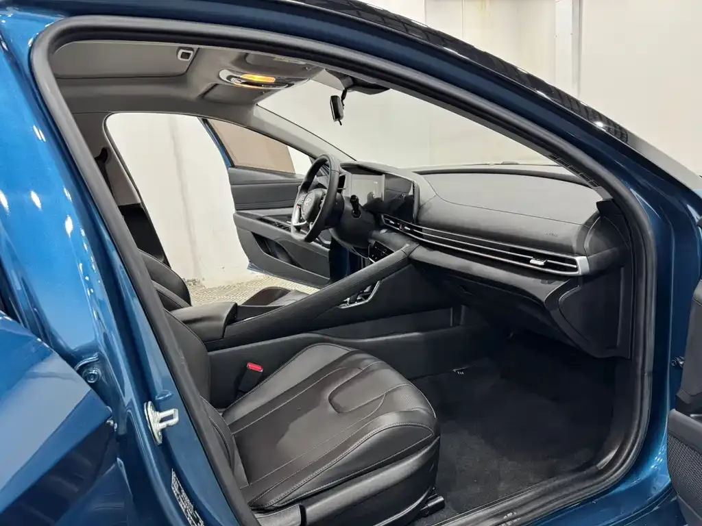 Hyundai Elantra — фото 4