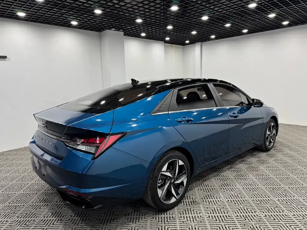Hyundai Elantra — фото 9