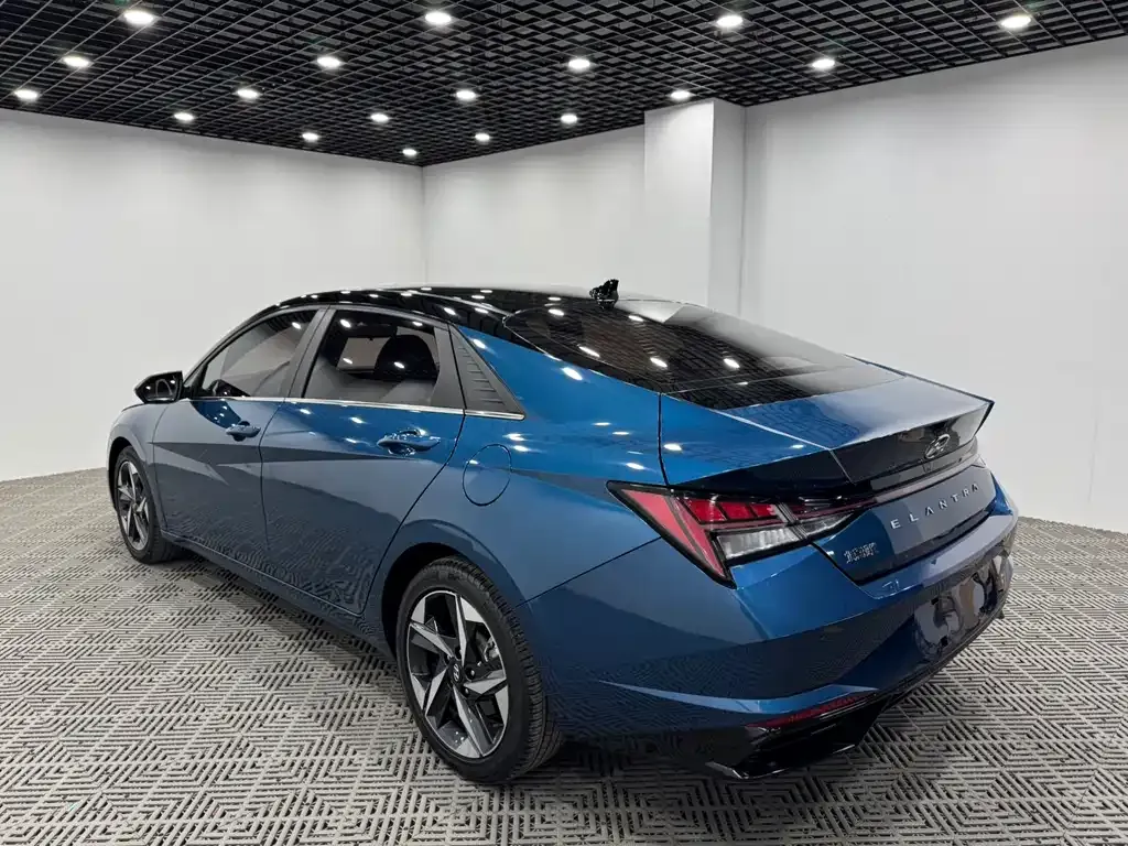 Hyundai Elantra — фото 8