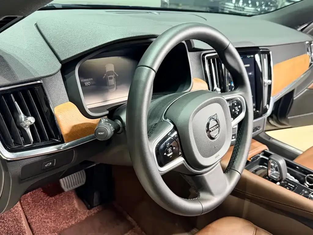 Volvo S90 — фото 3