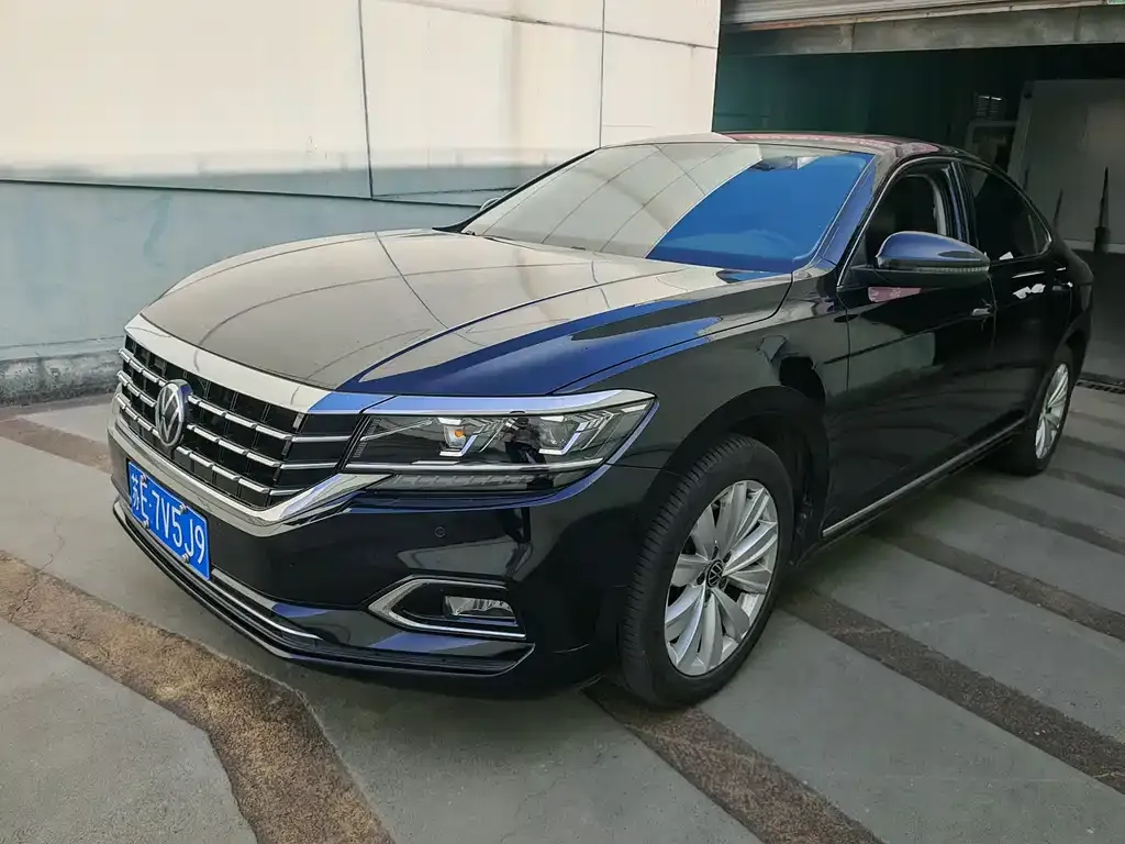 Volkswagen Passat — фото 1