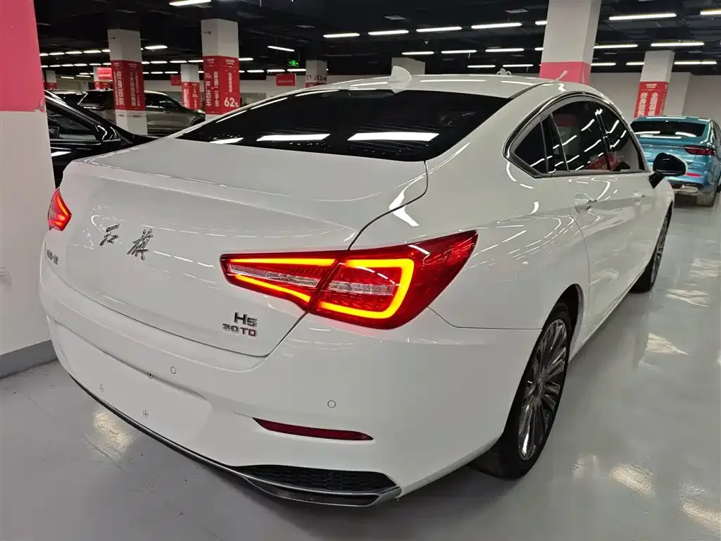 Hongqi H5 — фото 10