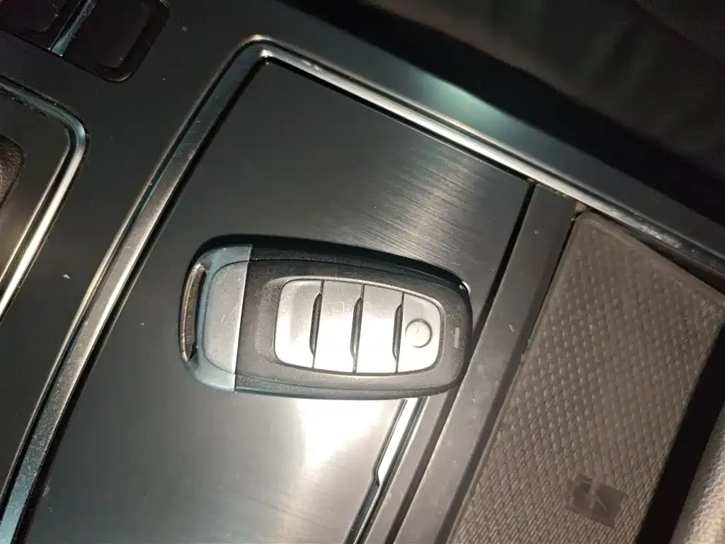 Hongqi H5 — фото 9