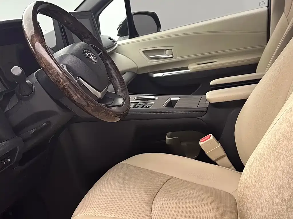 Toyota Sienna 2022 из CN, фото 3
