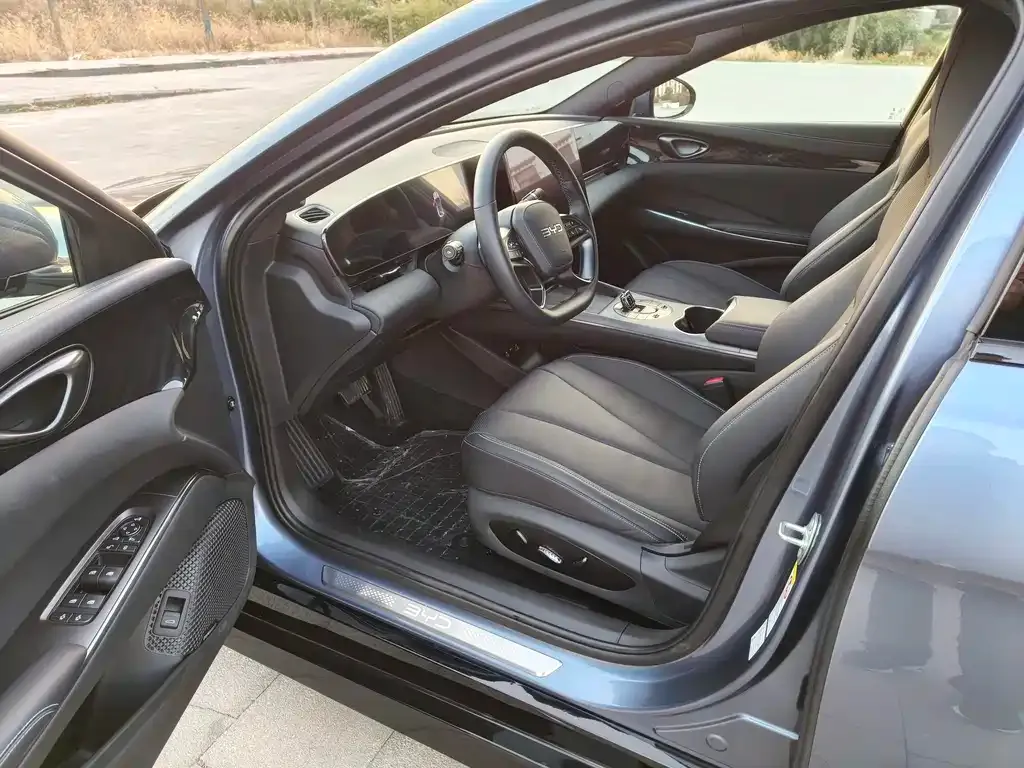 BYD Seal — фото 10