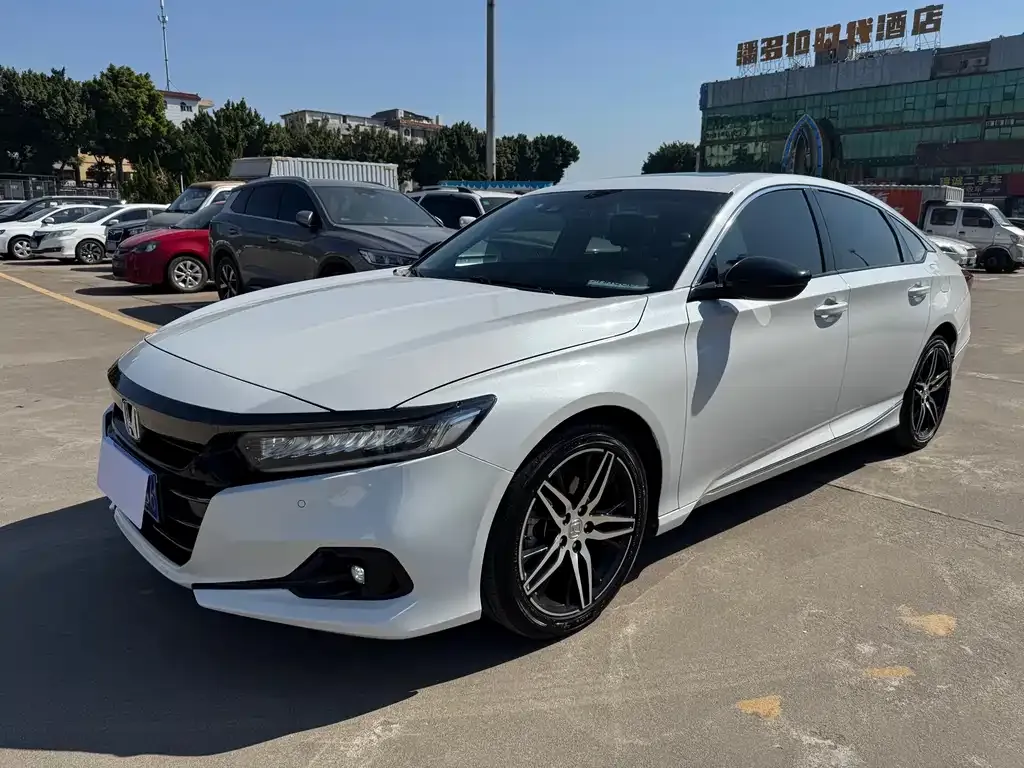 Honda Accord — фото 1