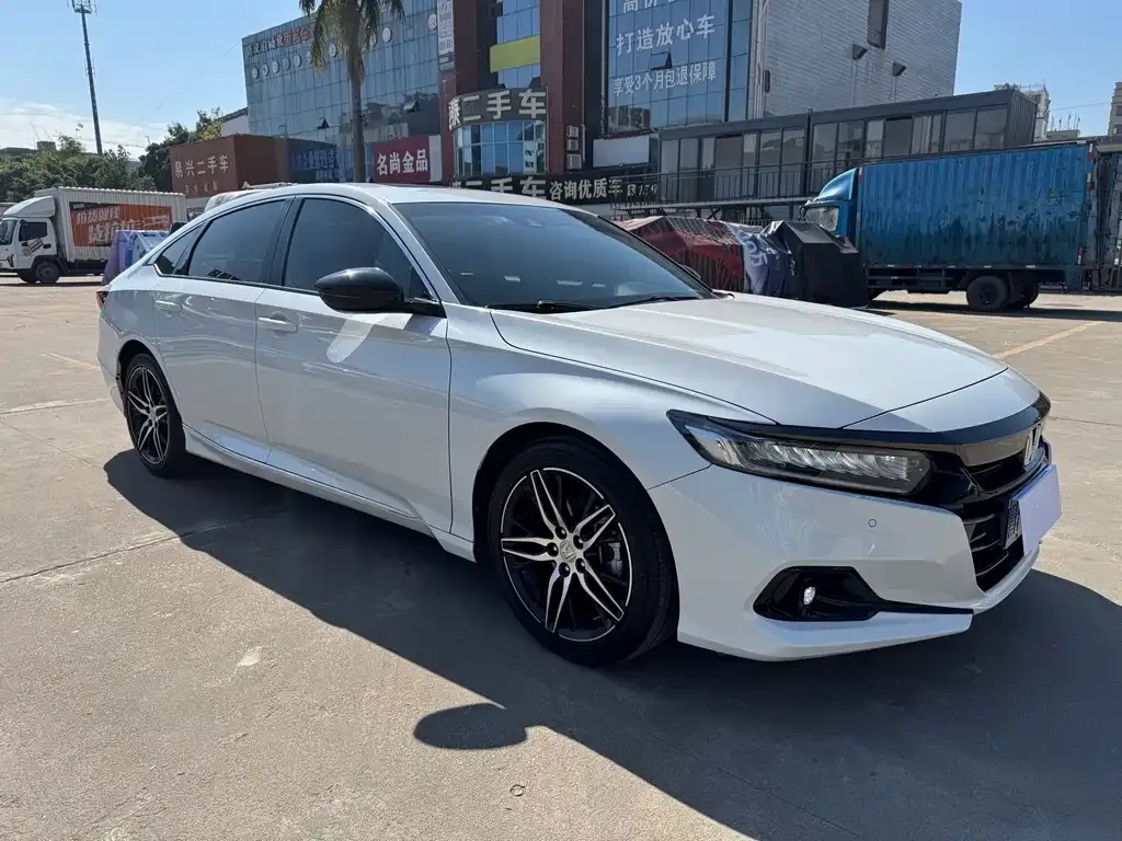 Honda Accord — фото 8
