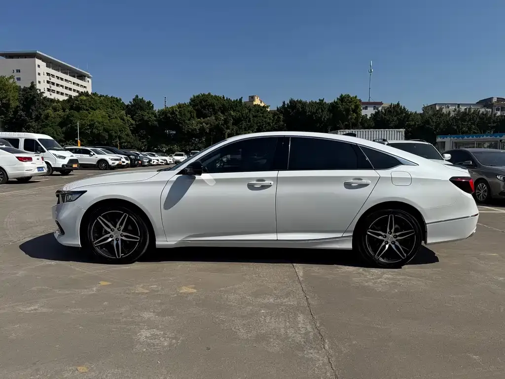 Honda Accord — фото 3